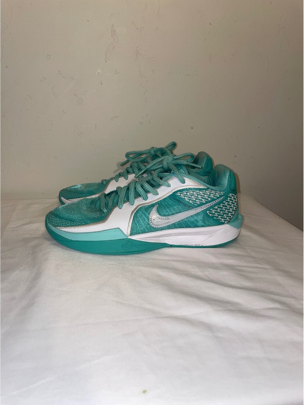 Nike Sabrina 2 basketball shoes in Teal and White woman’s 6.5